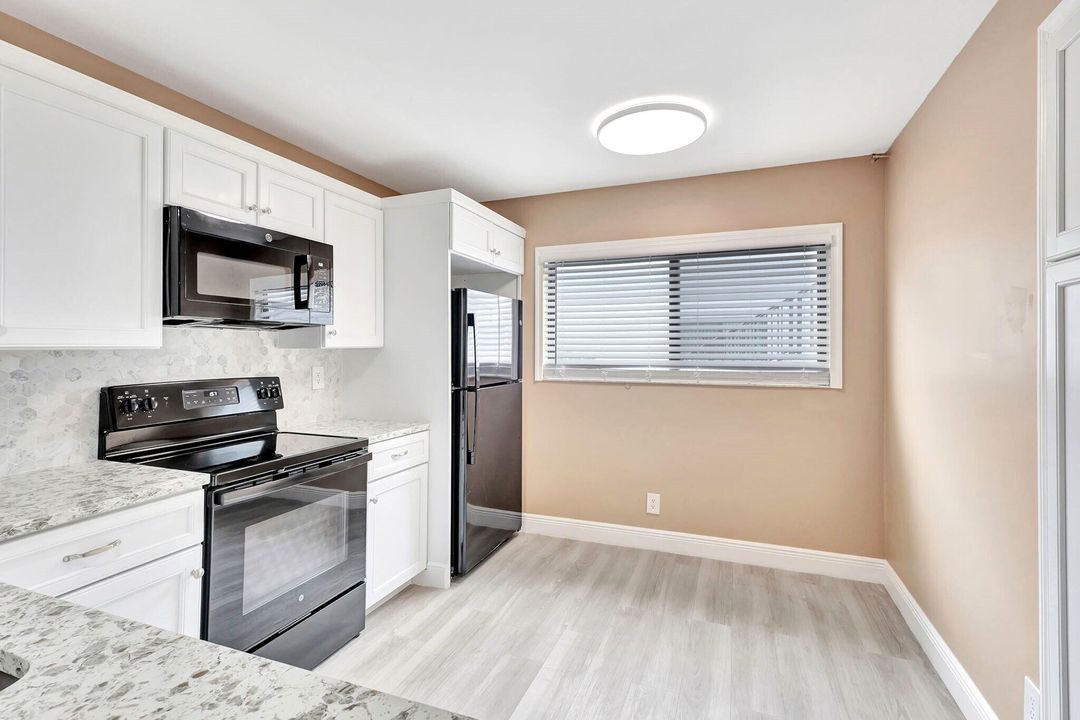 For Sale: $268,000 (2 beds, 2 baths, 1150 Square Feet)