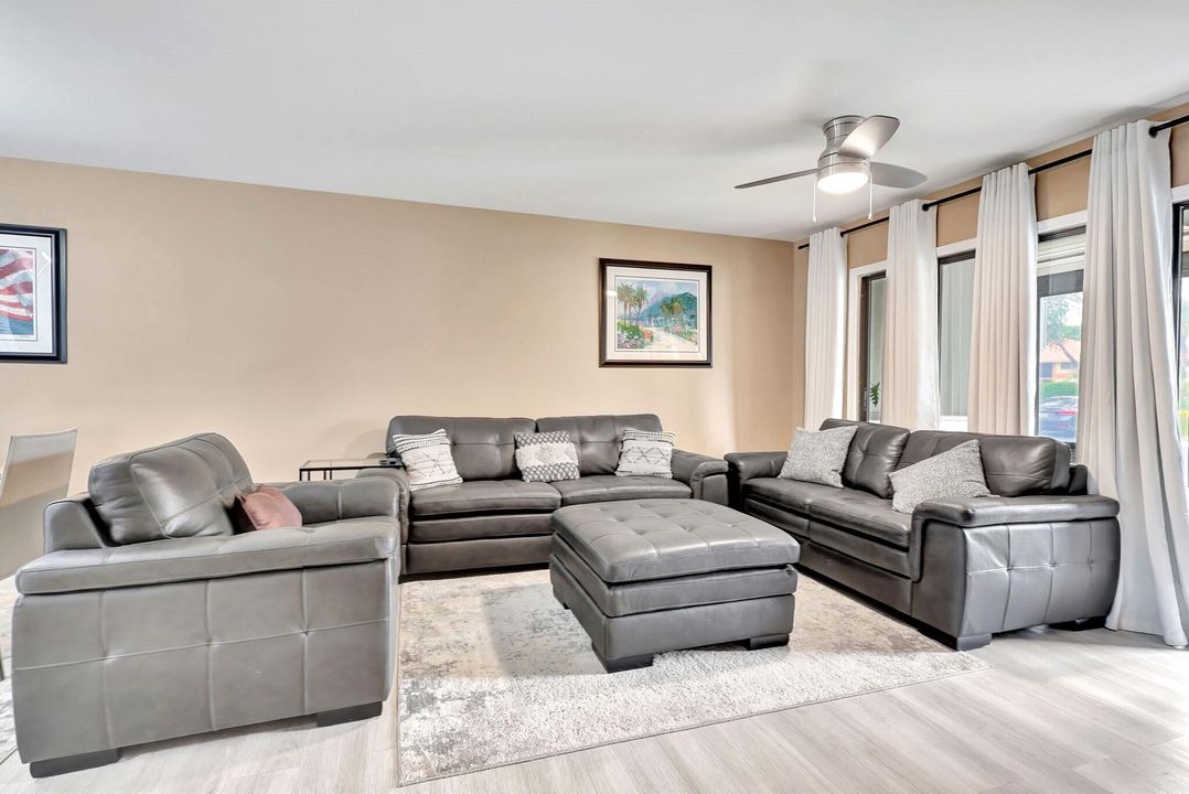 For Sale: $268,000 (2 beds, 2 baths, 1150 Square Feet)
