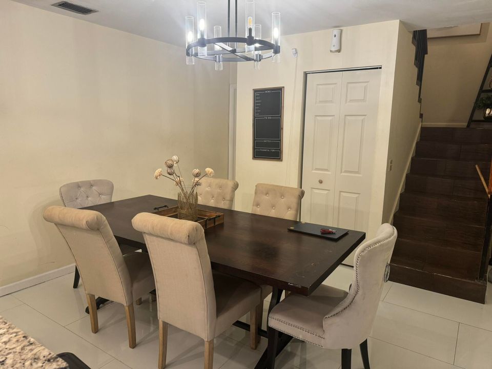 For Sale: $395,000 (3 beds, 2 baths, 1622 Square Feet)