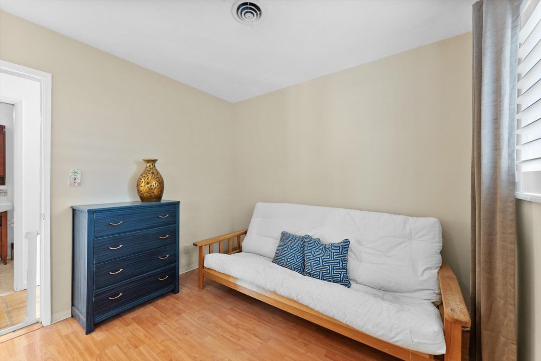 Active With Contract: $1,050,000 (3 beds, 2 baths, 1644 Square Feet)