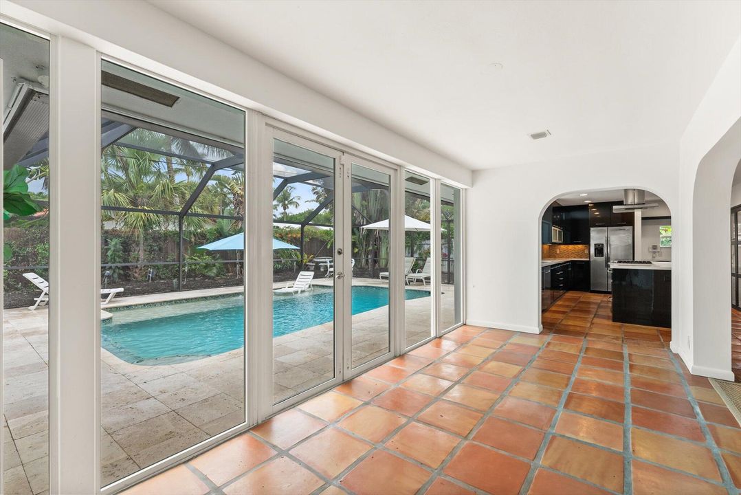 Active With Contract: $1,050,000 (3 beds, 2 baths, 1644 Square Feet)