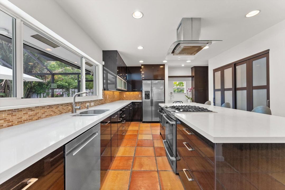 Active With Contract: $1,050,000 (3 beds, 2 baths, 1644 Square Feet)