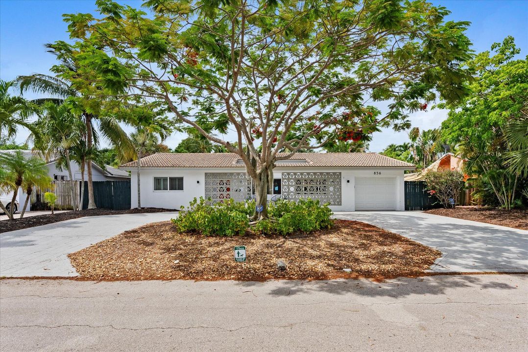 For Sale: $1,050,000 (3 beds, 2 baths, 1644 Square Feet)