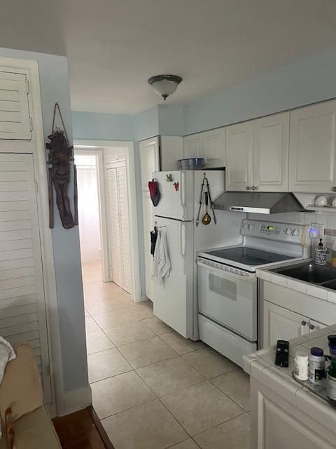 For Sale: $124,900 (1 beds, 1 baths, 617 Square Feet)