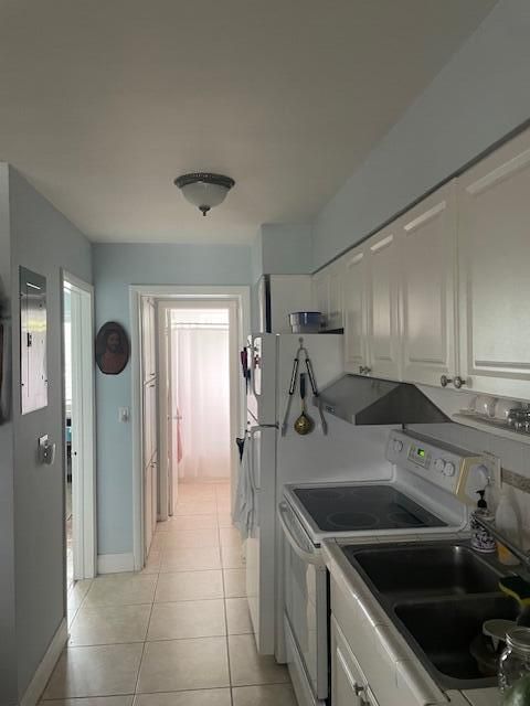 For Sale: $124,900 (1 beds, 1 baths, 617 Square Feet)