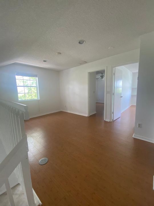 For Rent: $2,800 (3 beds, 2 baths, 1462 Square Feet)
