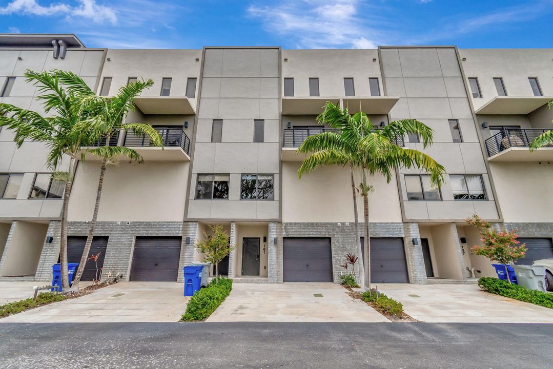 For Sale: $840,000 (3 beds, 2 baths, 2606 Square Feet)