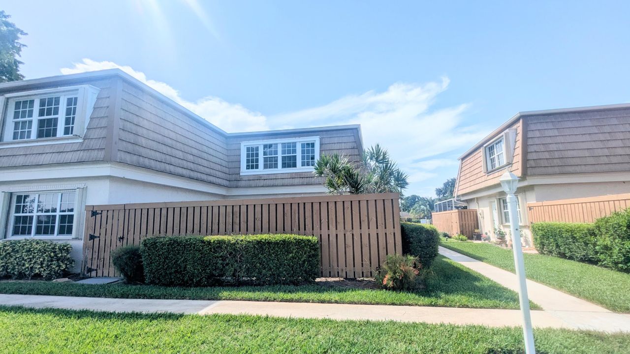 For Sale: $425,000 (3 beds, 2 baths, 1740 Square Feet)