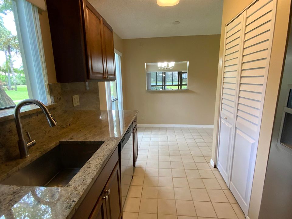 Active With Contract: $2,400 (2 beds, 2 baths, 995 Square Feet)