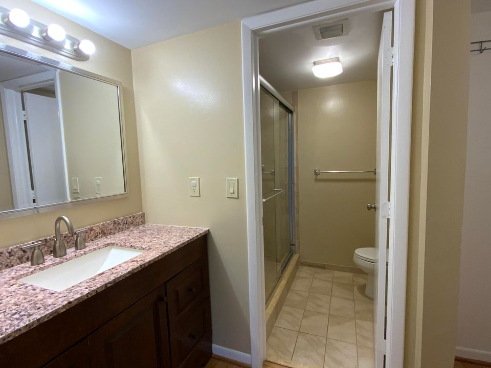 Active With Contract: $2,400 (2 beds, 2 baths, 995 Square Feet)