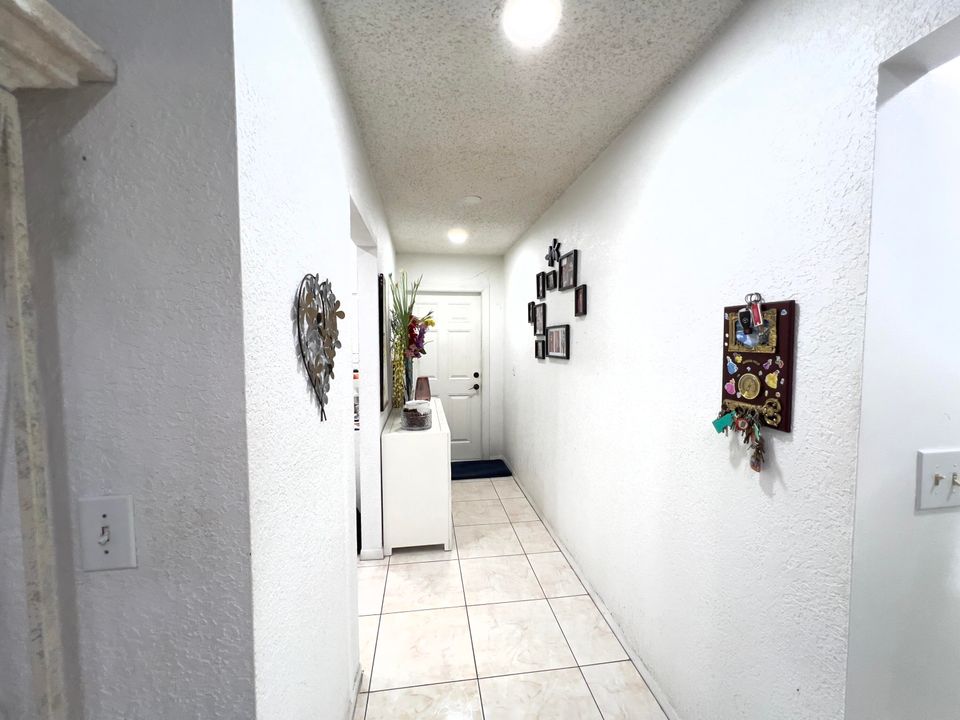 For Sale: $274,900 (2 beds, 2 baths, 1108 Square Feet)