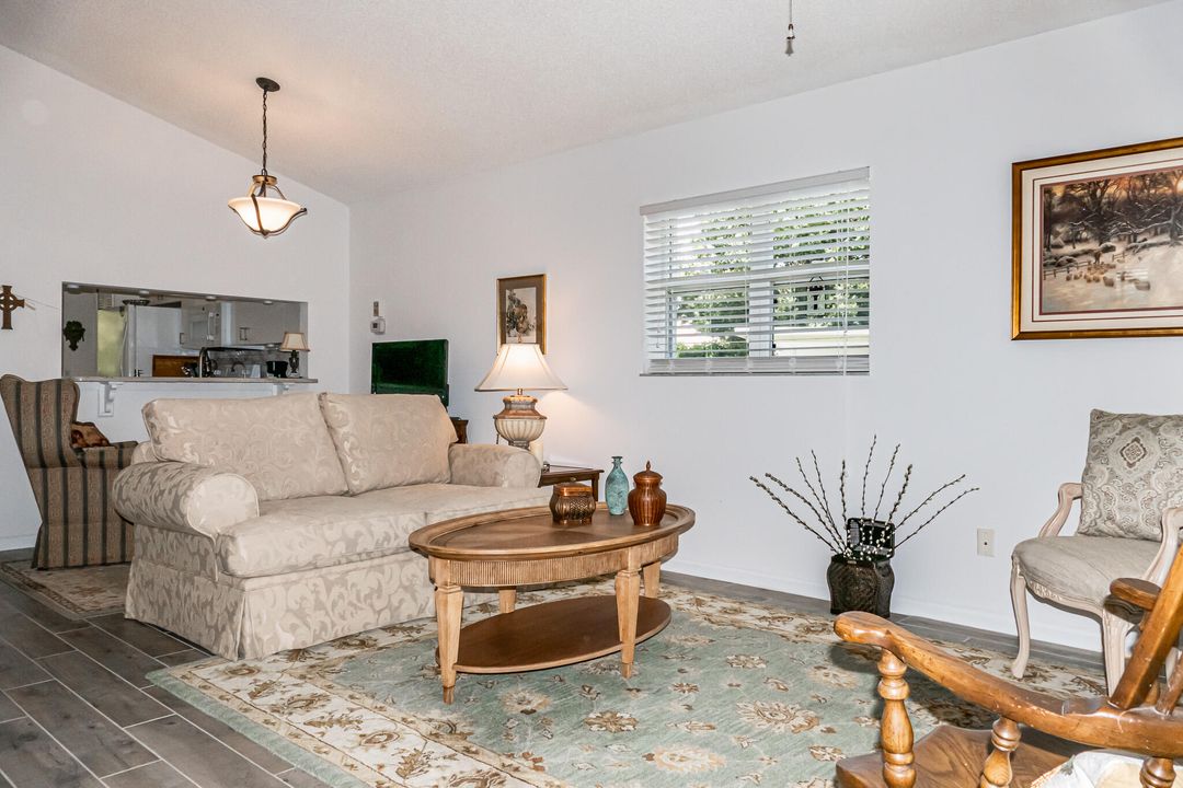 For Sale: $269,800 (2 beds, 2 baths, 1233 Square Feet)