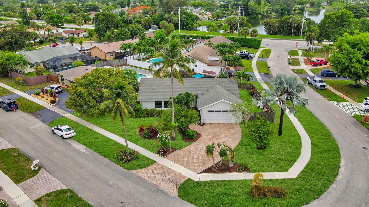 For Sale: $610,000 (4 beds, 2 baths, 1550 Square Feet)