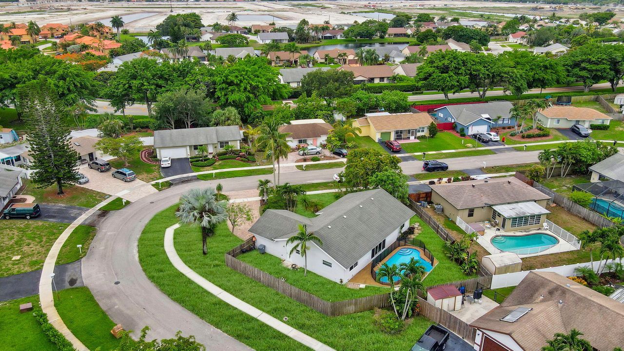 For Sale: $610,000 (4 beds, 2 baths, 1550 Square Feet)