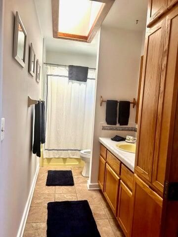 For Rent: $8,500 (4 beds, 2 baths, 2128 Square Feet)