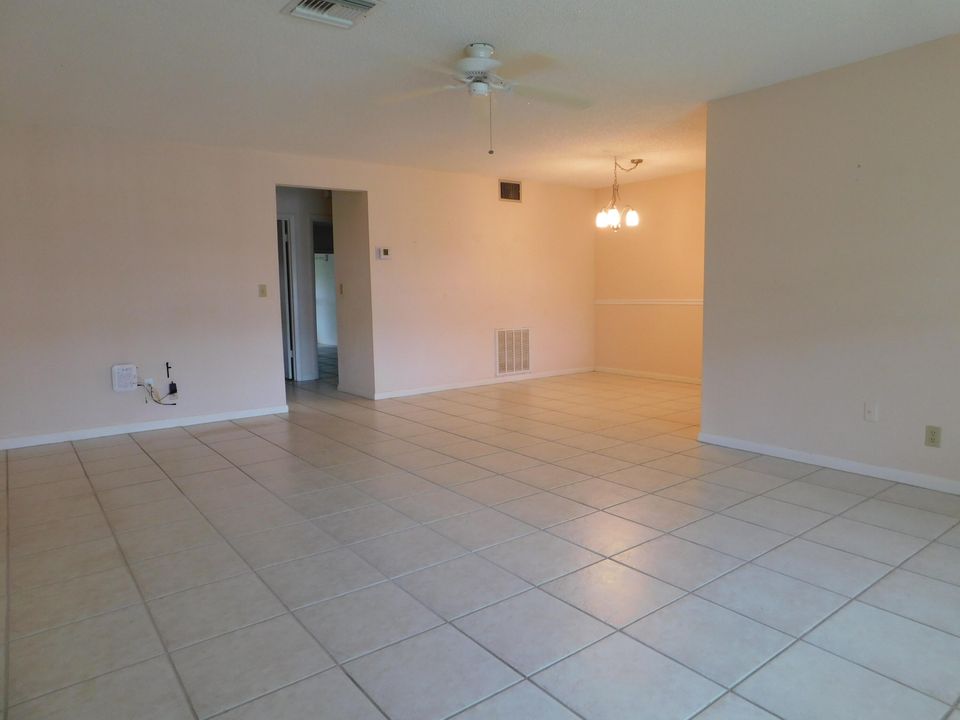 For Sale: $119,900 (2 beds, 2 baths, 1288 Square Feet)