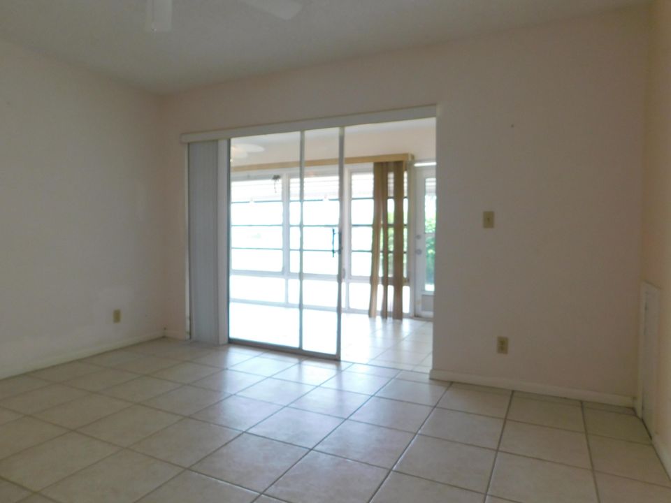 For Sale: $119,900 (2 beds, 2 baths, 1288 Square Feet)