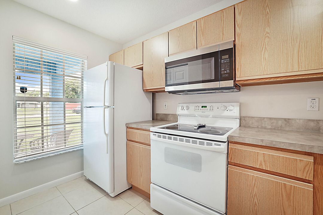 Active With Contract: $460,000 (3 beds, 2 baths, 1222 Square Feet)