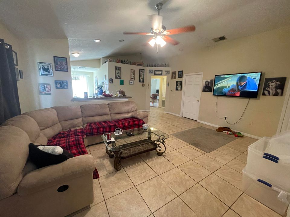 Active With Contract: $205,000 (4 beds, 2 baths, 1297 Square Feet)