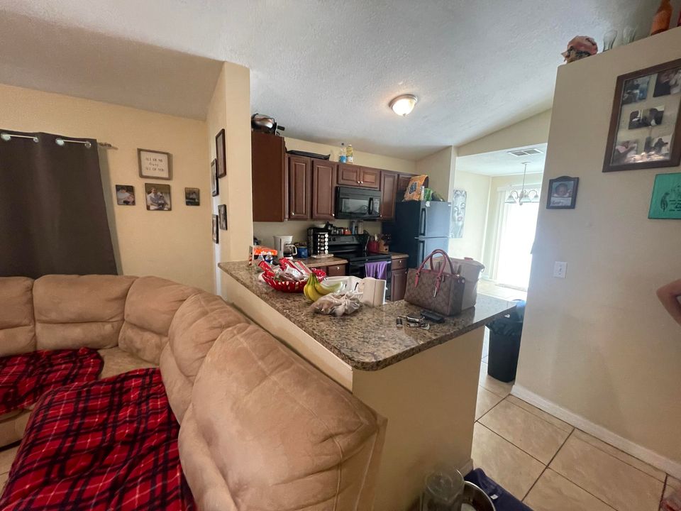 Active With Contract: $205,000 (4 beds, 2 baths, 1297 Square Feet)