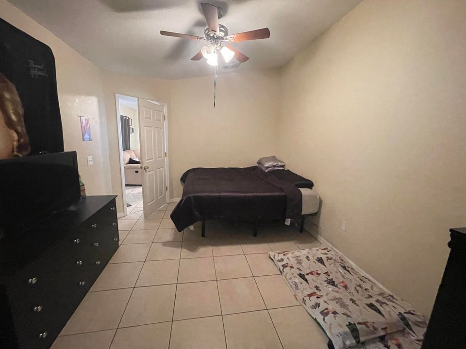 Active With Contract: $205,000 (4 beds, 2 baths, 1297 Square Feet)