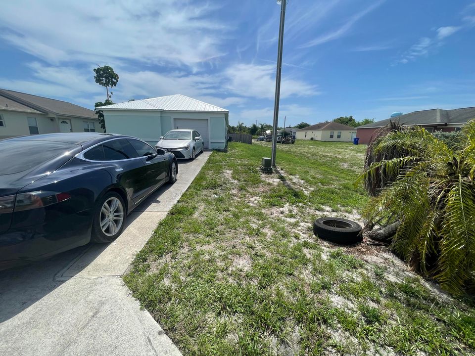 Active With Contract: $205,000 (4 beds, 2 baths, 1297 Square Feet)