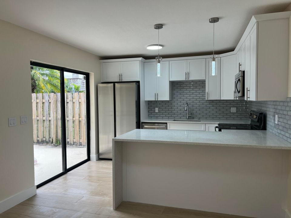 For Sale: $304,900 (2 beds, 2 baths, 1260 Square Feet)