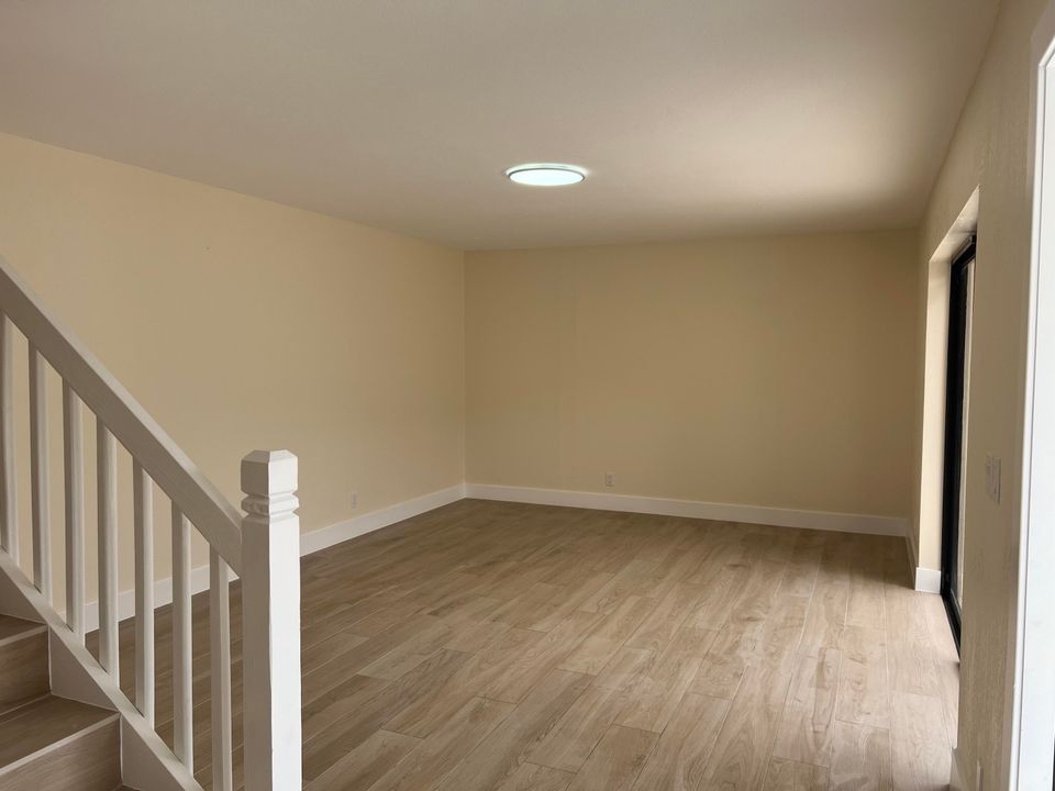 For Sale: $304,900 (2 beds, 2 baths, 1260 Square Feet)