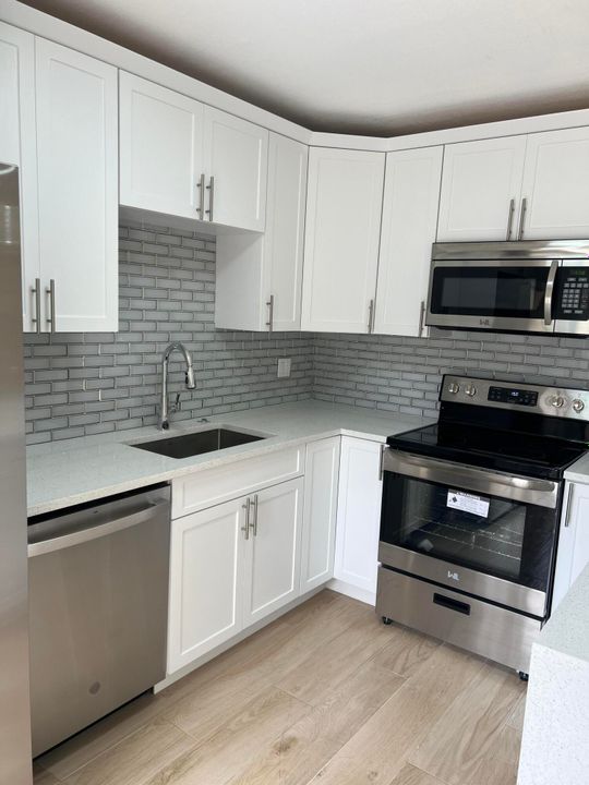 For Sale: $304,900 (2 beds, 2 baths, 1260 Square Feet)