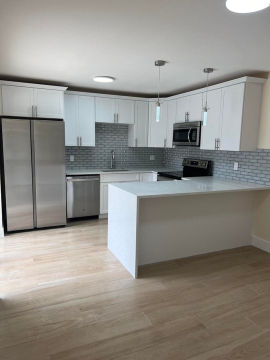 For Sale: $304,900 (2 beds, 2 baths, 1260 Square Feet)