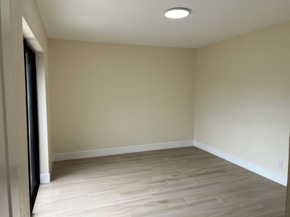 For Sale: $304,900 (2 beds, 2 baths, 1260 Square Feet)