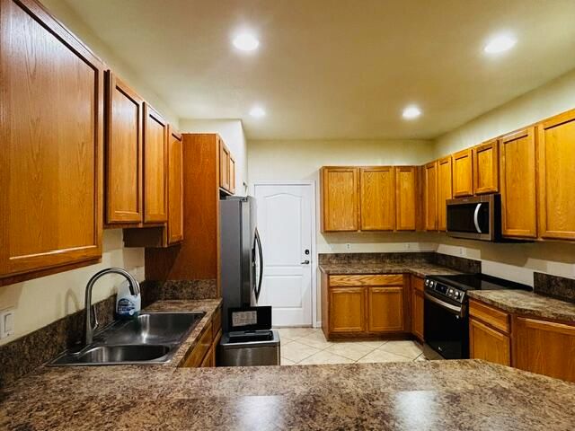 For Rent: $2,950 (3 beds, 2 baths, 1782 Square Feet)