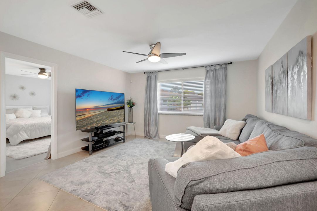 For Sale: $375,000 (2 beds, 2 baths, 1389 Square Feet)