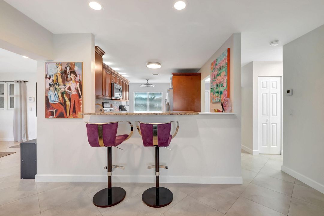 For Sale: $375,000 (2 beds, 2 baths, 1389 Square Feet)