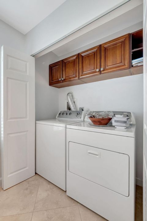 For Sale: $375,000 (2 beds, 2 baths, 1389 Square Feet)