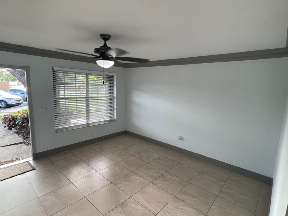 For Rent: $2,200 (2 beds, 2 baths, 843 Square Feet)