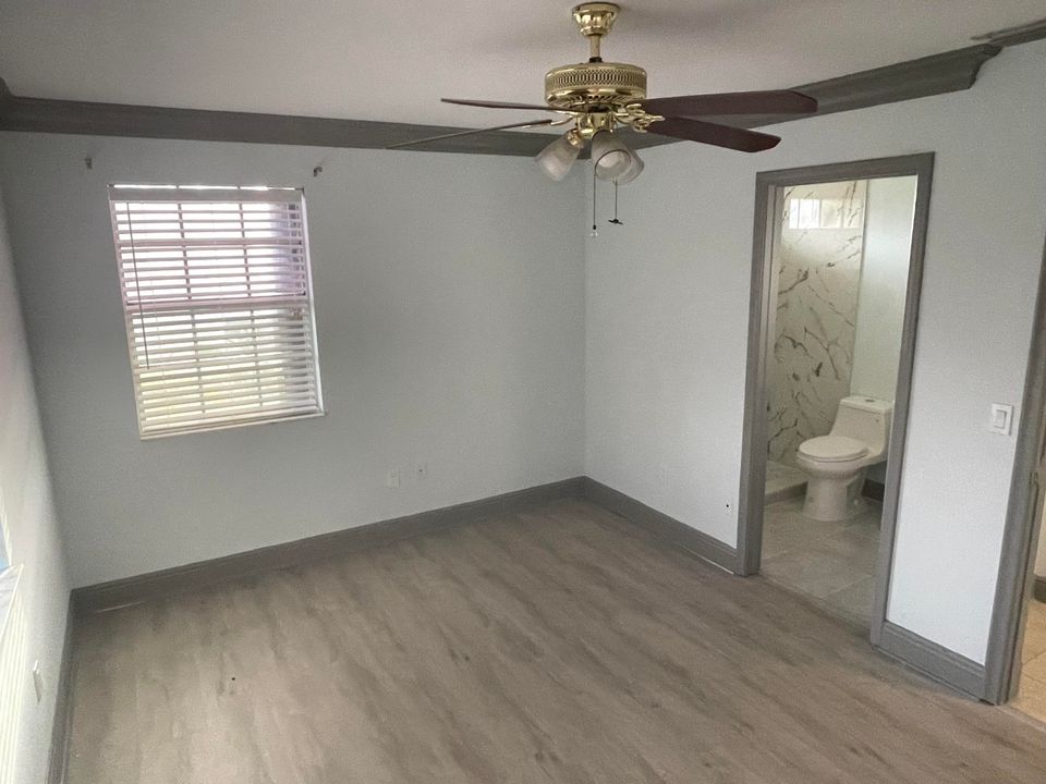 For Rent: $2,200 (2 beds, 2 baths, 843 Square Feet)