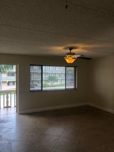 Active With Contract: $1,250 (1 beds, 1 baths, 642 Square Feet)