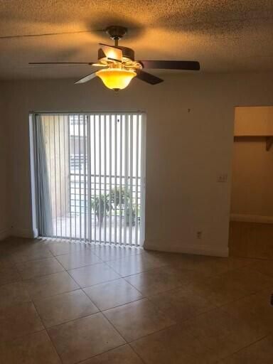 Active With Contract: $1,250 (1 beds, 1 baths, 642 Square Feet)