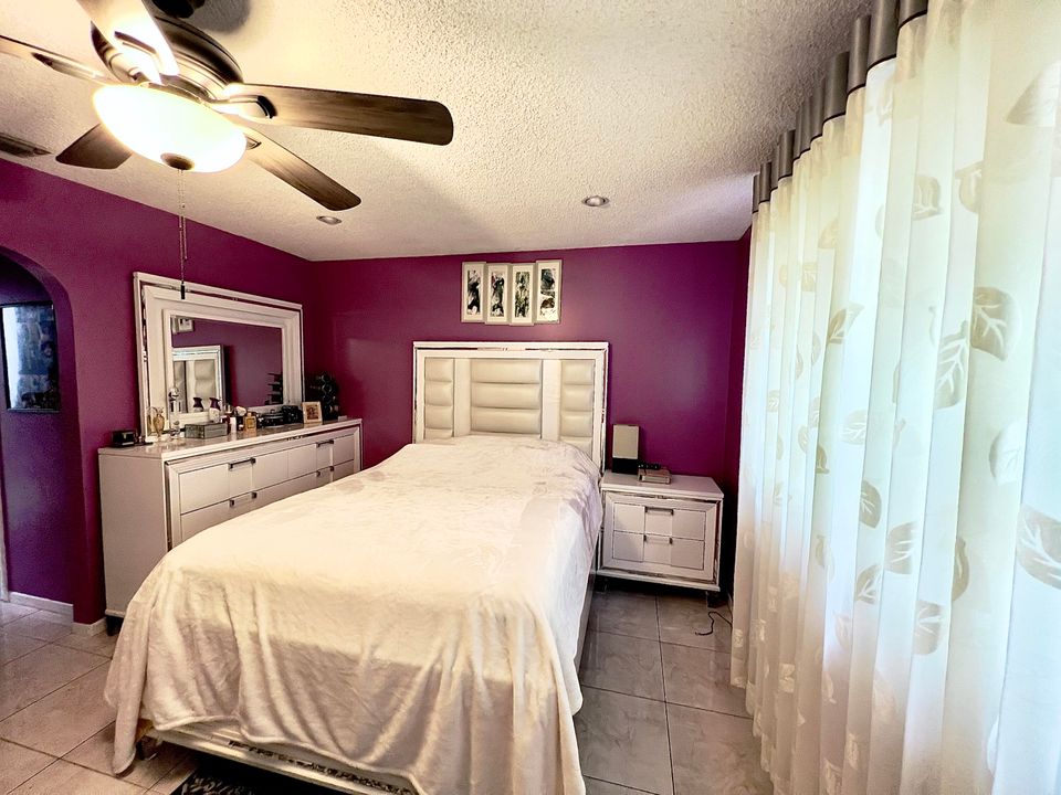 For Sale: $274,900 (2 beds, 2 baths, 1108 Square Feet)