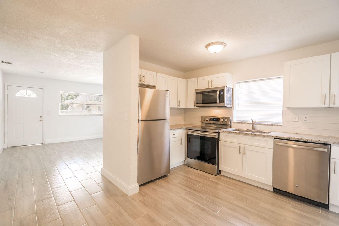 Active With Contract: $3,500 (5 beds, 2 baths, 1447 Square Feet)