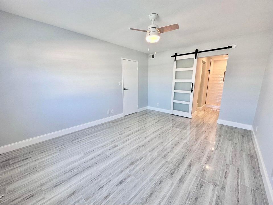 For Sale: $235,000 (1 beds, 1 baths, 624 Square Feet)