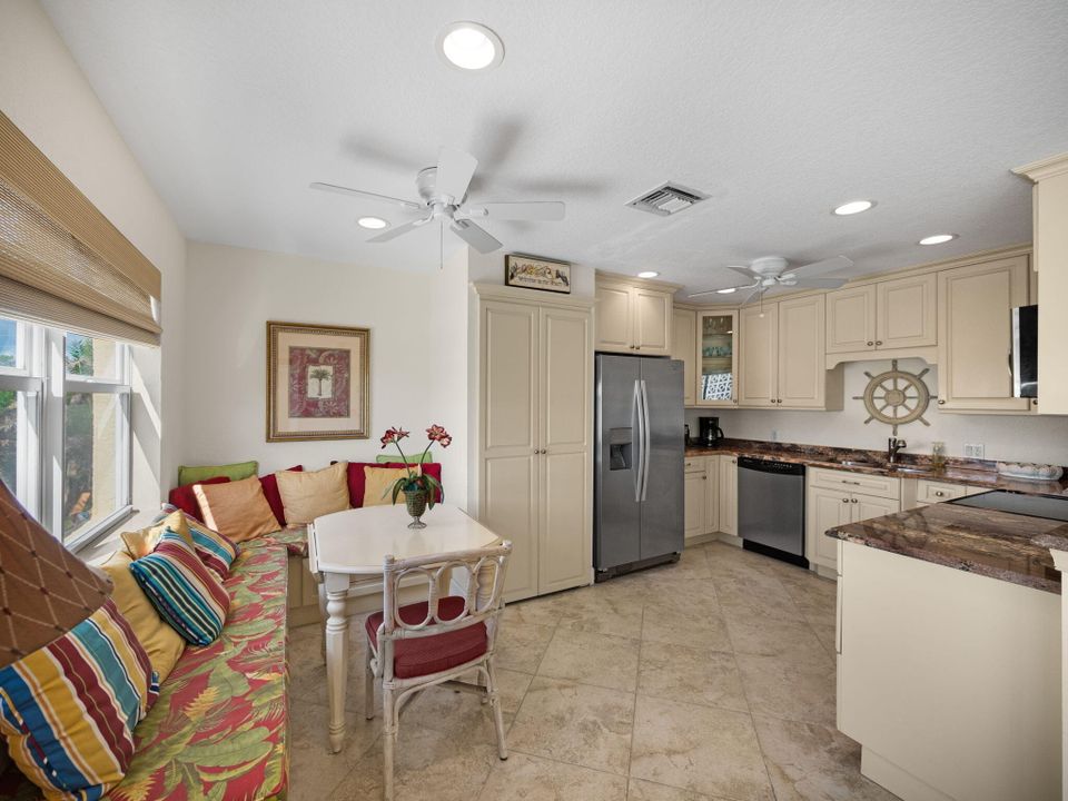 For Sale: $479,000 (2 beds, 2 baths, 1093 Square Feet)