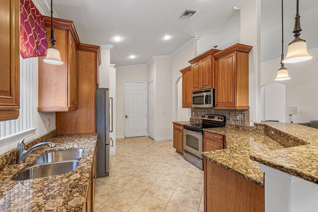 For Sale: $479,900 (3 beds, 2 baths, 1667 Square Feet)