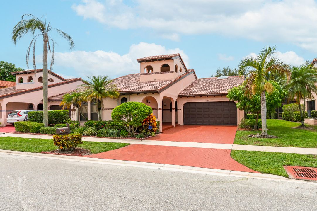 For Sale: $779,000 (3 beds, 2 baths, 1928 Square Feet)