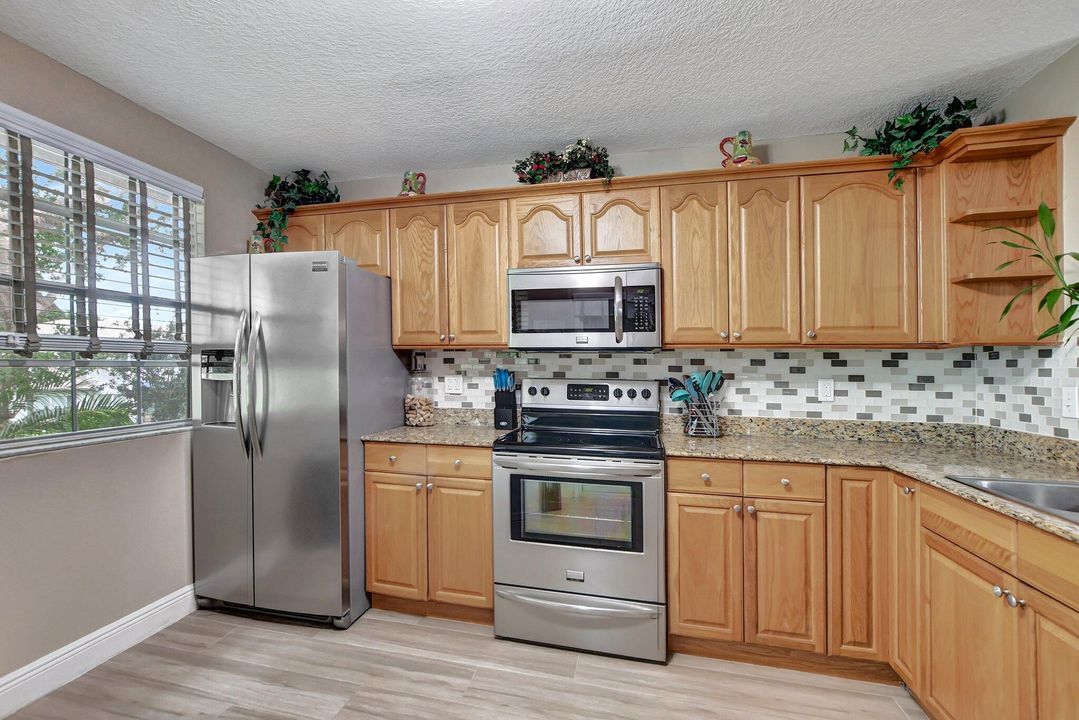 For Sale: $419,000 (2 beds, 2 baths, 1126 Square Feet)