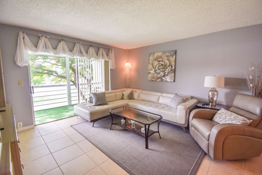 For Sale: $168,000 (2 beds, 2 baths, 1031 Square Feet)