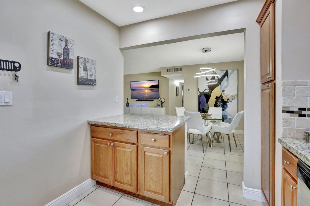 For Sale: $215,000 (2 beds, 2 baths, 1078 Square Feet)