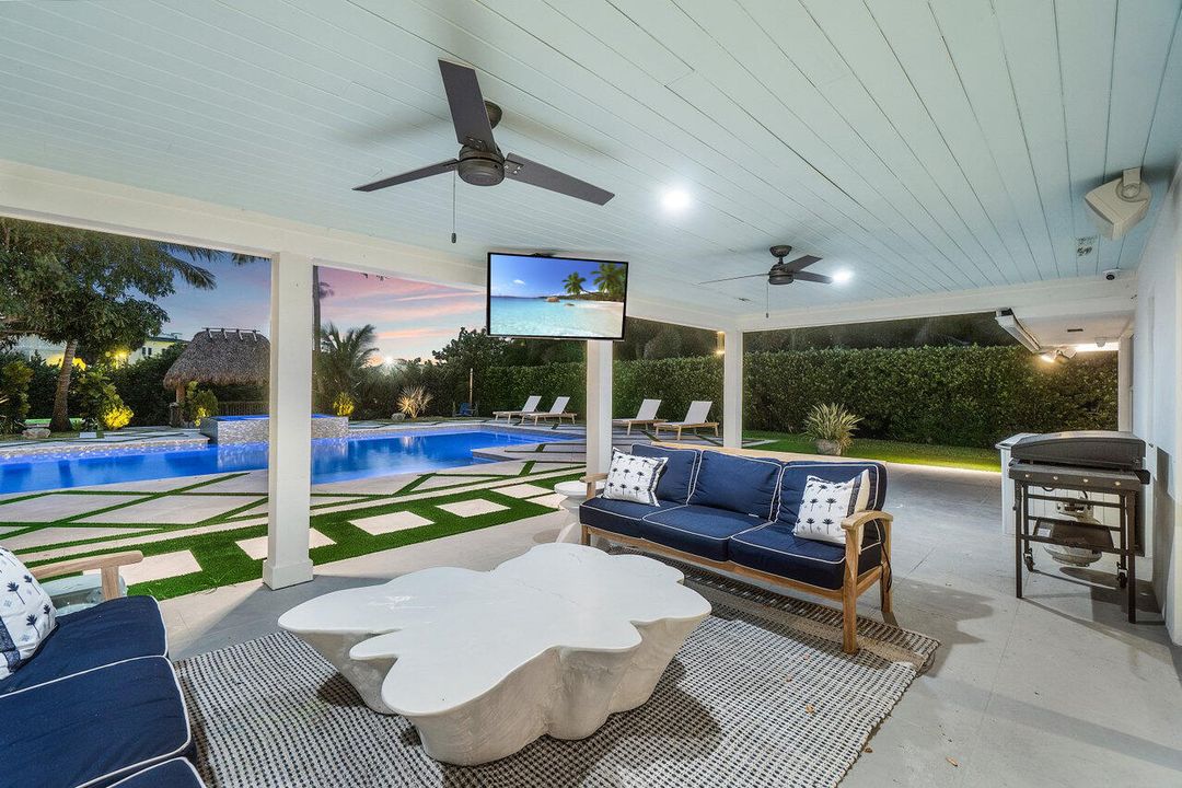 Recently Sold: $3,800,000 (3 beds, 2 baths, 2575 Square Feet)