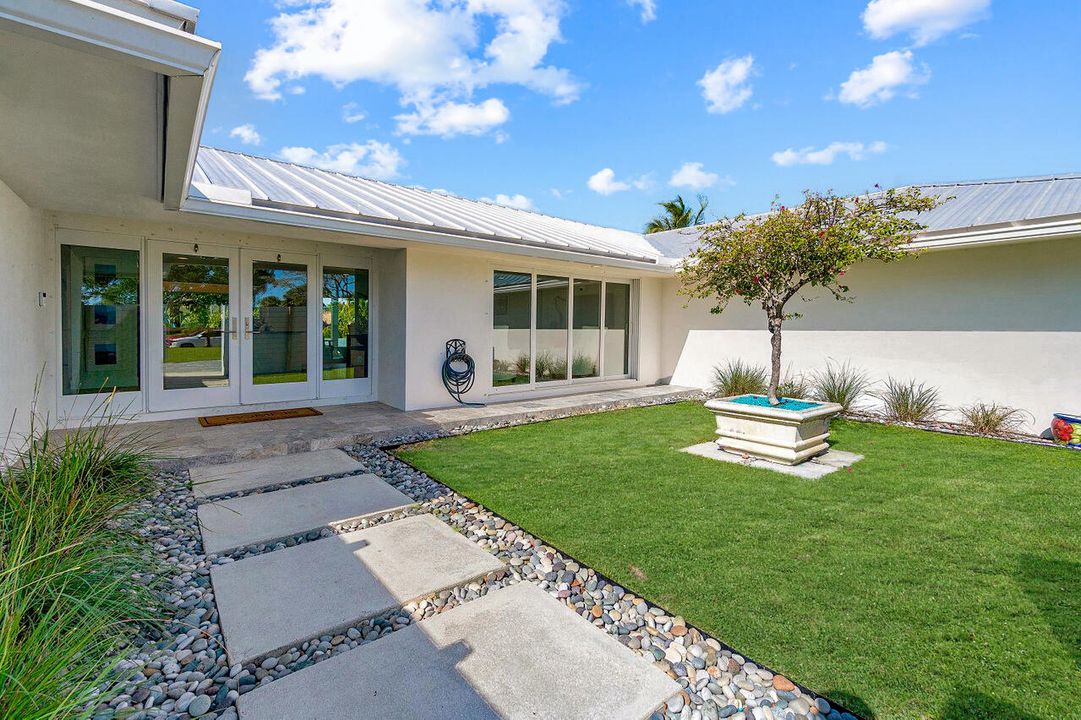 Active With Contract: $3,800,000 (3 beds, 2 baths, 2575 Square Feet)